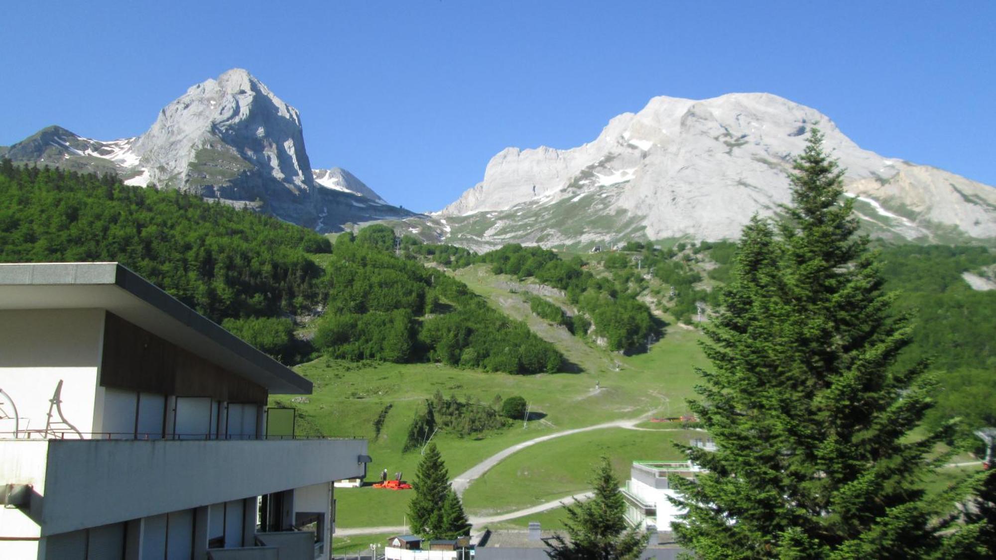 Appartement A Gourette, Euroneige, Avec Balcon, Vue Ideale Sur La Montagne - 6 Personnes